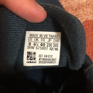 NAVY BLUE LOW TOP ADIDAS